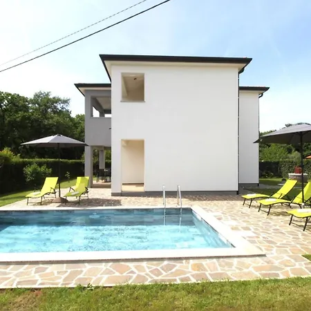 With Swimming Pool Rozac, - 27251 ウマグ