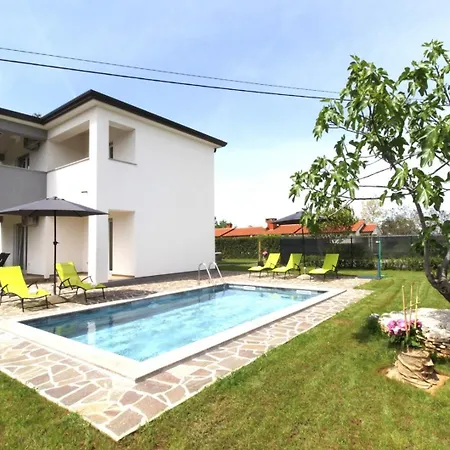Appartement With Swimming Pool Rozac, - 27251