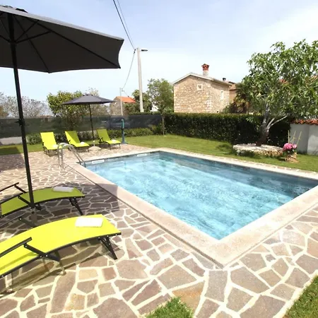 With Swimming Pool Rozac, - 27251 شقة أوماغ