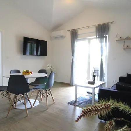 With Swimming Pool Rozac, - 27251 Appartement